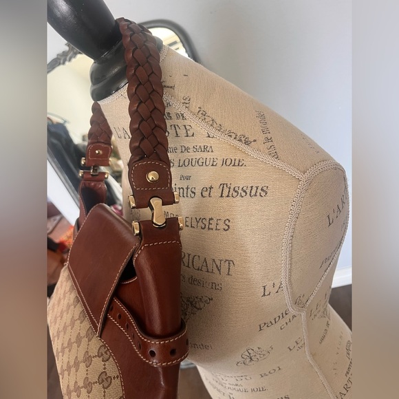 Gucci GG Canvas & Leather Shoulder Bag - Picture 6 of 11